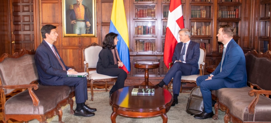 Embajador de Dinamarca en Colombia, Erik Hoeg, presentó copias de cartas credenciales ante la Canciller