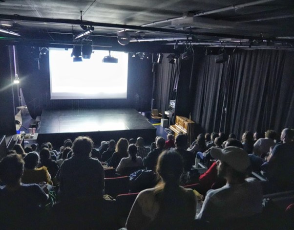 Foto / Sala llena todos los meses, alrededor del cine colombiano (Crédito: Sharon Durán).