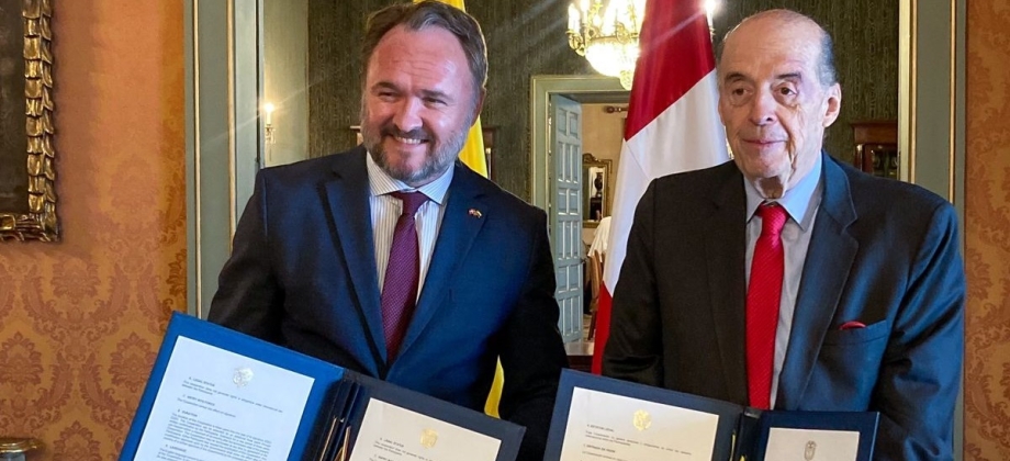 Canciller Álvaro Leyva firmó acuerdo de cooperación en desarrollo sostenible y transición energética con el ministro de Política Climática Mundial de Dinamarca, Dan Jorgensen