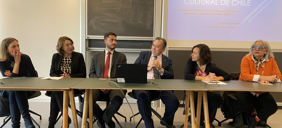 The Embassy of Colombia to the Kingdom of Denmark was pleased to participate in the Diplomatic Evening panel of the 10th Copenhagen Literature Festival together with the diplomatic representations of Argentina, Chile, Mexico, Spain and Portugal   