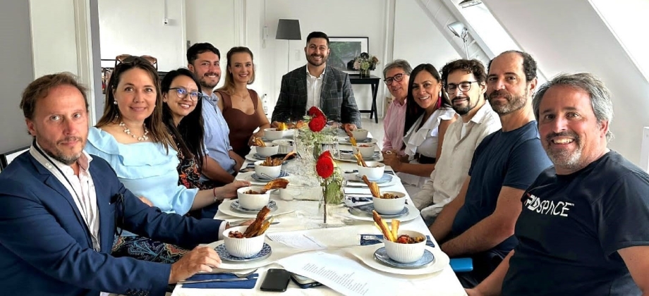 Embajada de Colombia en Dinamarca celebró el lanzamiento del primer libro de relatos de Álvaro Mutis traducido al danés